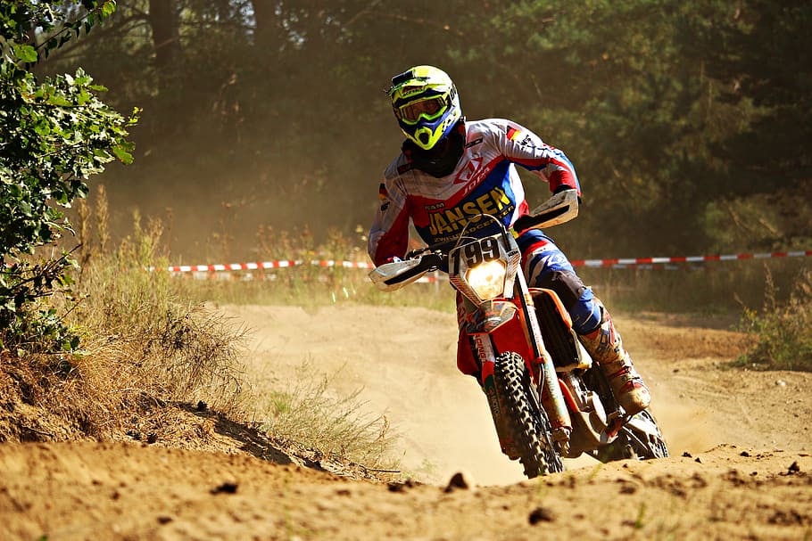 How to Clean a Dirt Bike Helmet