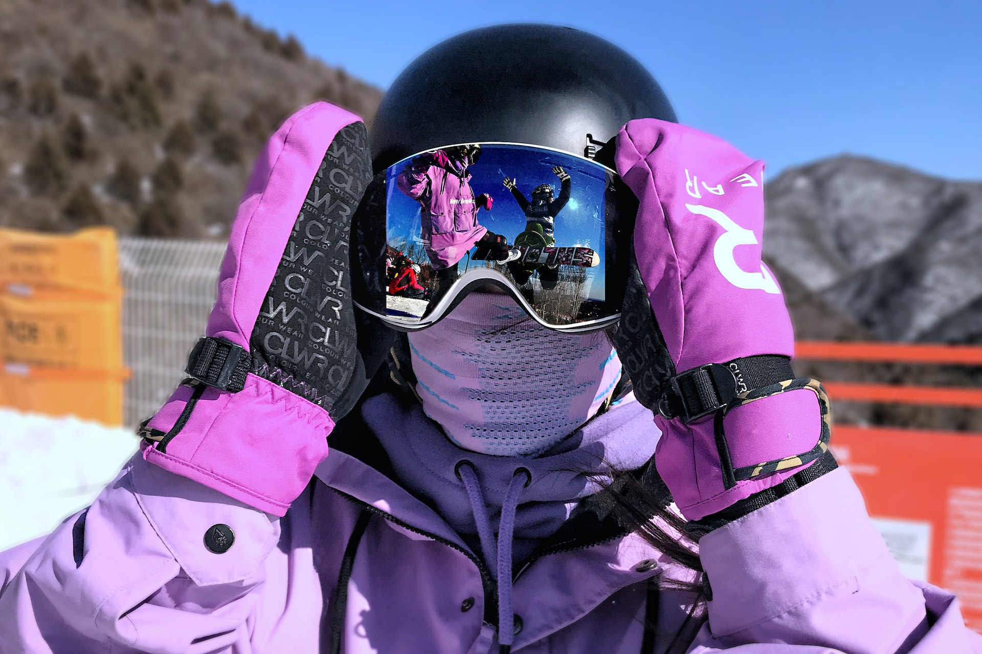 9-best-options-what-to-wear-under-ski-helmet